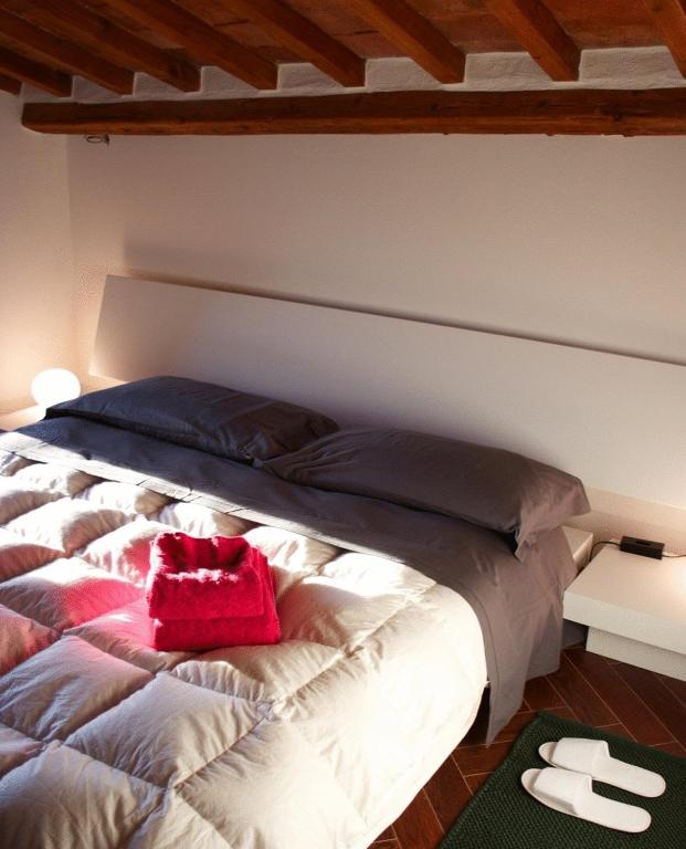 A bed or beds in a room at La Casa Di Adelina Monticchiello