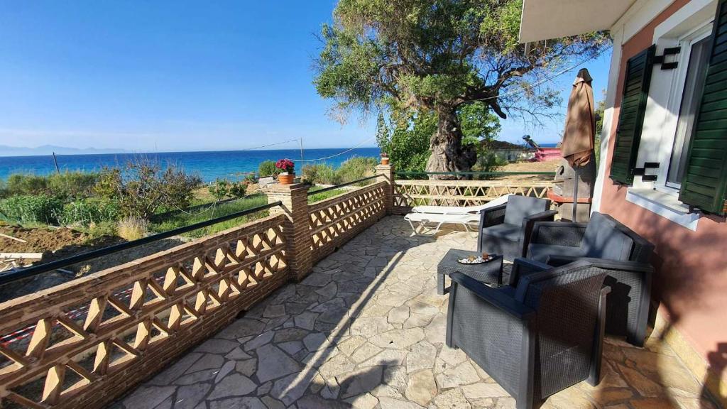 Tonias Houses - Thea House and Vrachos Attic Appartment - Holiday Home