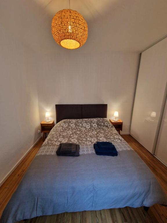 Posteľ alebo postele v izbe v ubytovaní Elegant flat in old town, 2 mins walk to lake