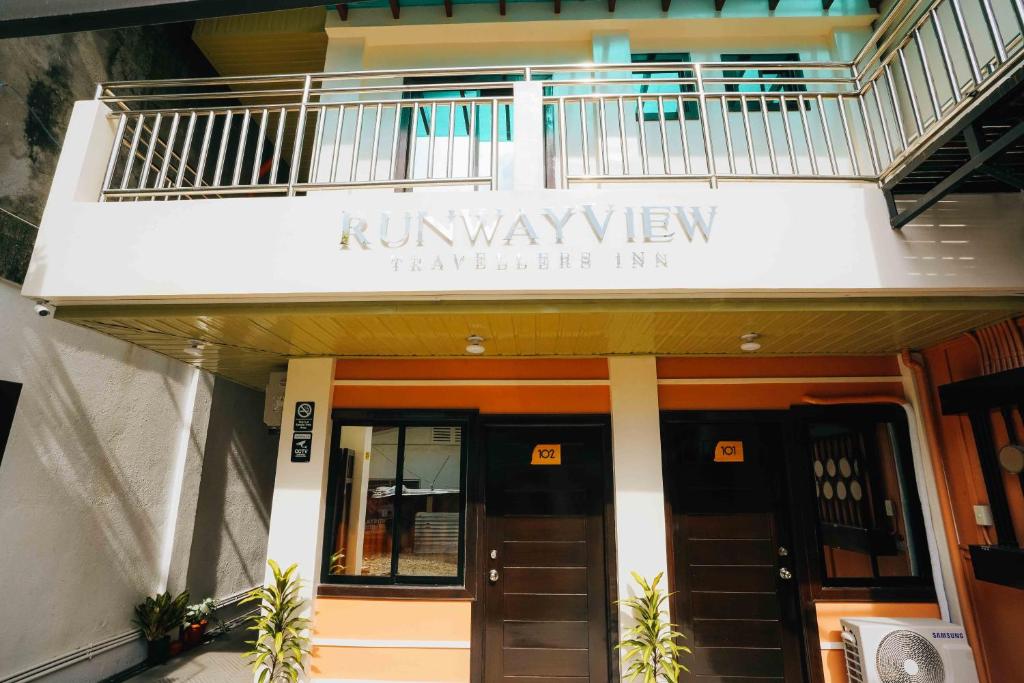 Exteriér nebo vchod ubytování RunwayView Traveller's Inn