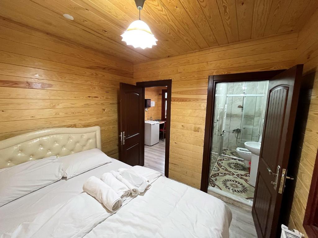 A bed or beds in a room at CERRAHPAŞA SUİTE HOTEL