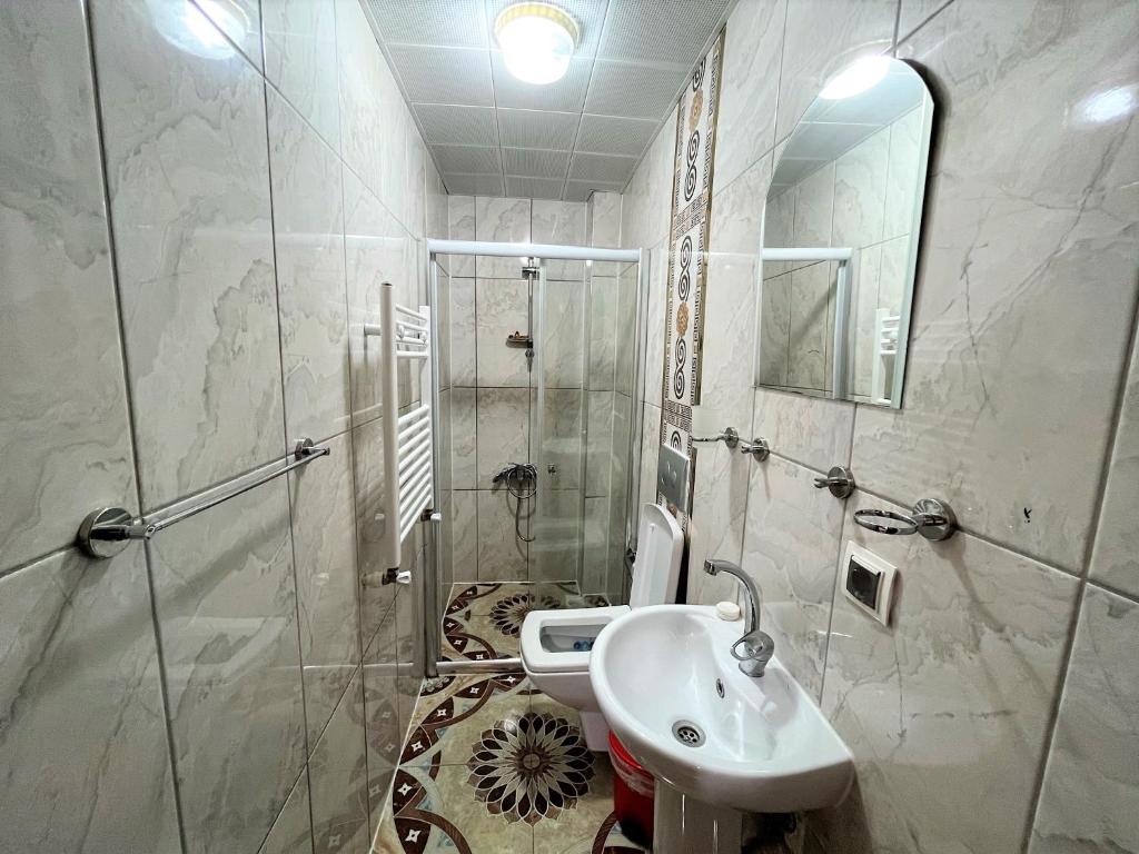 A bathroom at CERRAHPAŞA SUİTE HOTEL