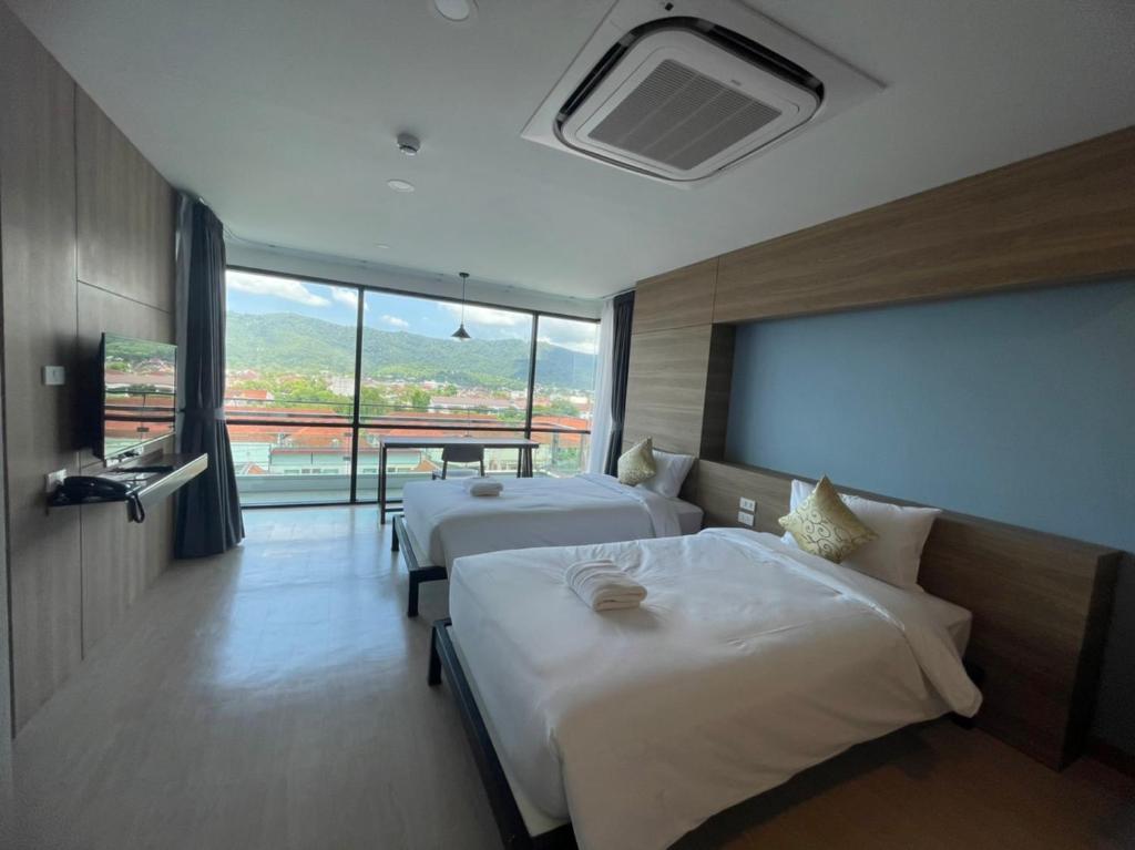 Tempat tidur dalam kamar di The Vita Plus Hotel