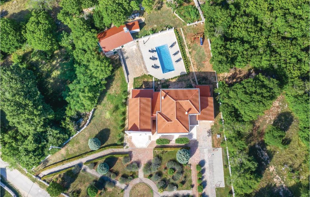 Pohľad z vtáčej perspektívy na ubytovanie Awesome Home In Studenci With Jacuzzi