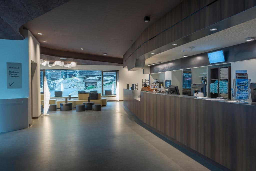 Fuajee või vastuvõtt majutusasutuses Saas-Fee wellnesshostel4000