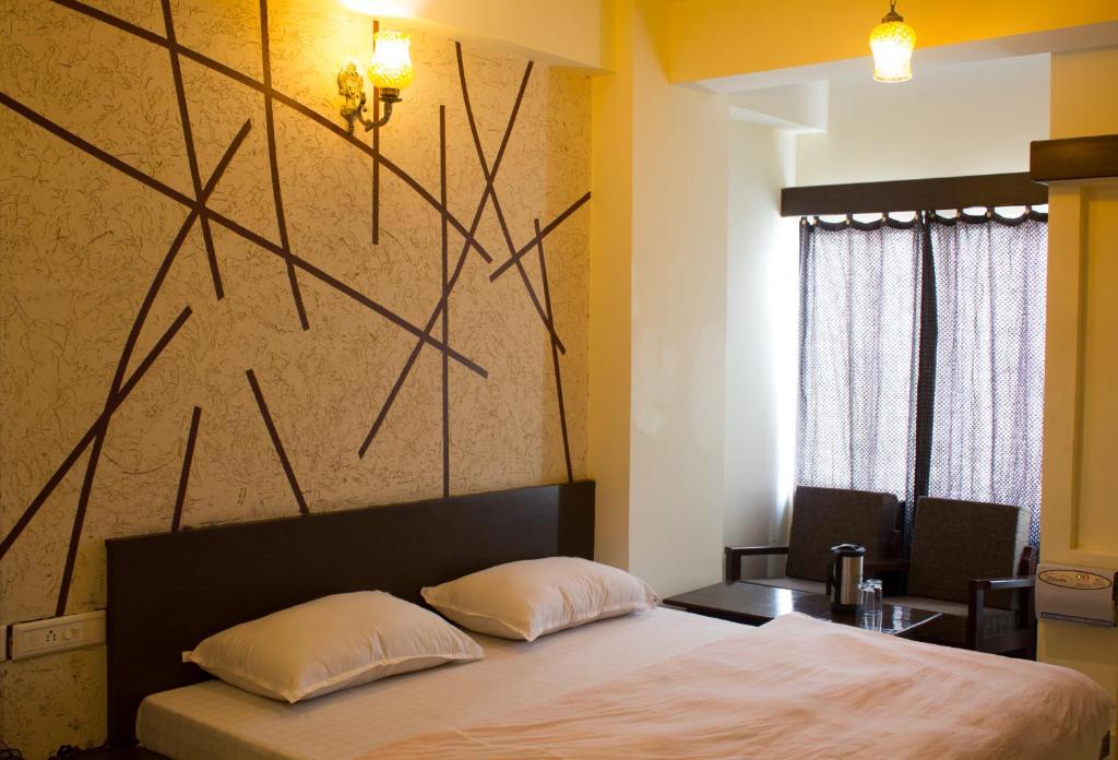 Hotel Holiday Home - Budget Double Room