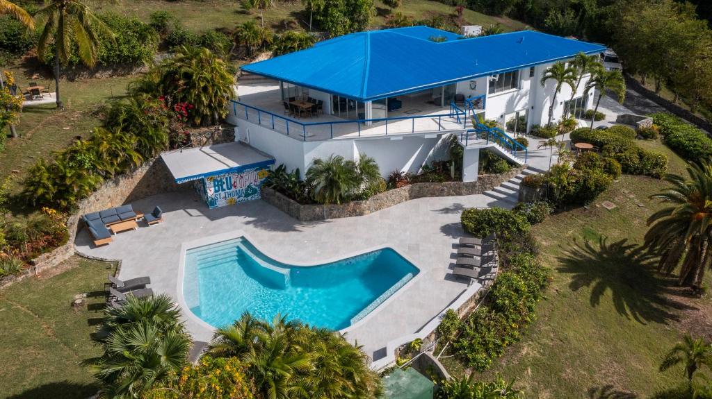 Вид на басейн у Luxury Villa, Pool, Ocean view, 3 separate Villas one Property, 5 Bedrooms або поблизу