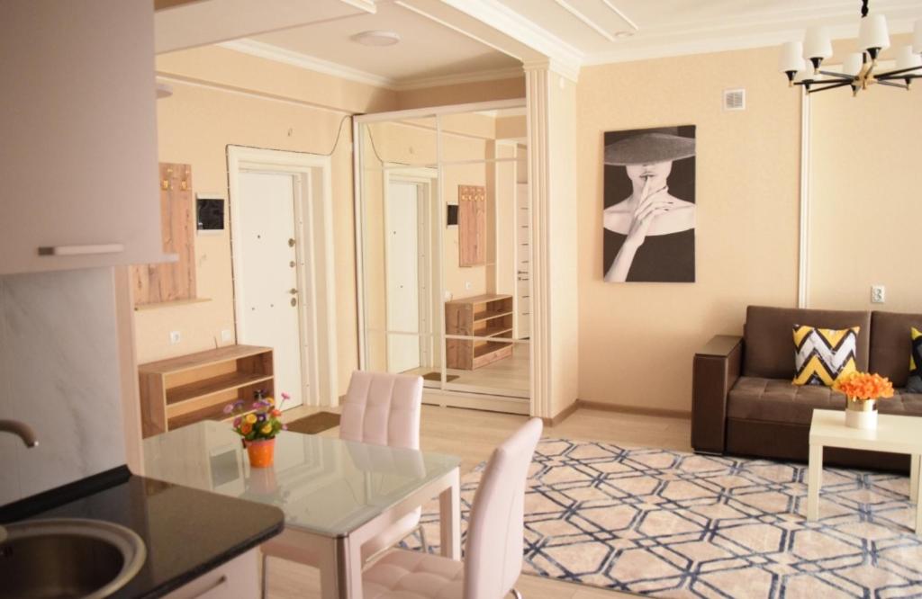 White apartment with panoramic view in the center - 一居室公寓