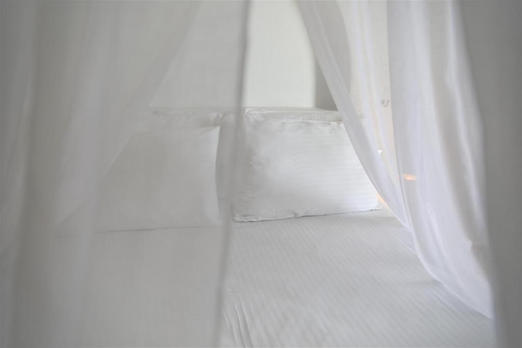 Postel nebo postele na pokoji v ubytování Harmony Hotel