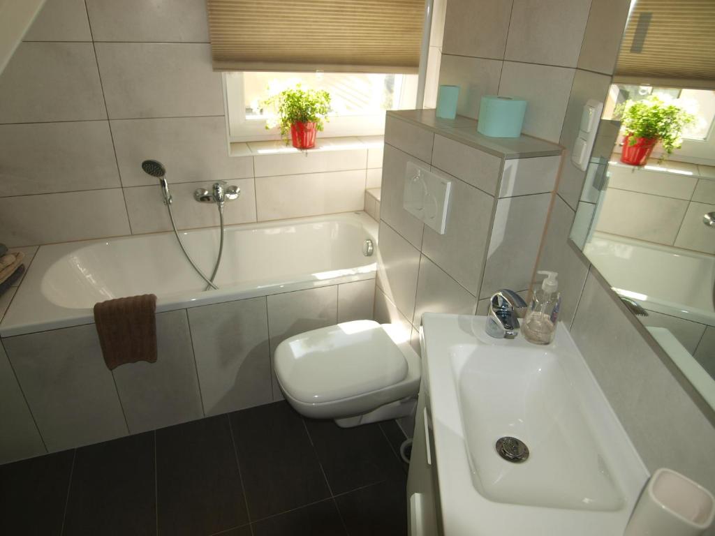 A bathroom at Pension Kohlweg
