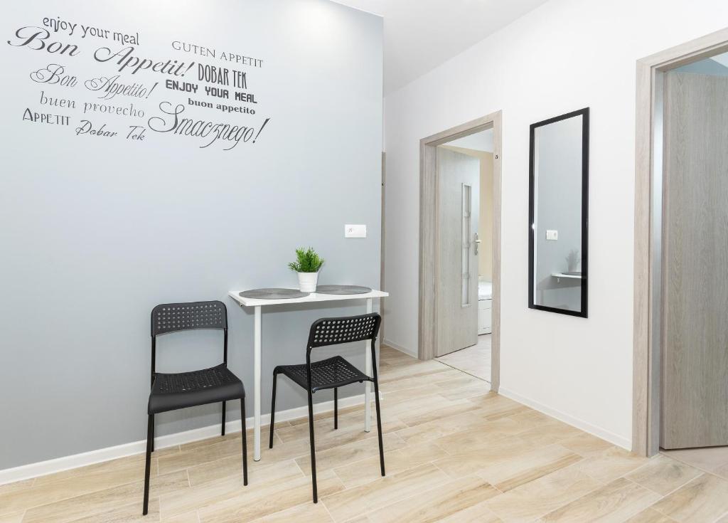 a dining room with a table and two chairs at Pokoje Gdańsk Oliwa - Mściwoja II 50, do morza 1,9km, 750m SKM Oliwa, 1,1km Park Oliwski in Gdańsk