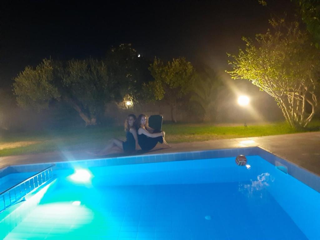 Hostia v ubytovaní Romantic Evas Cottage