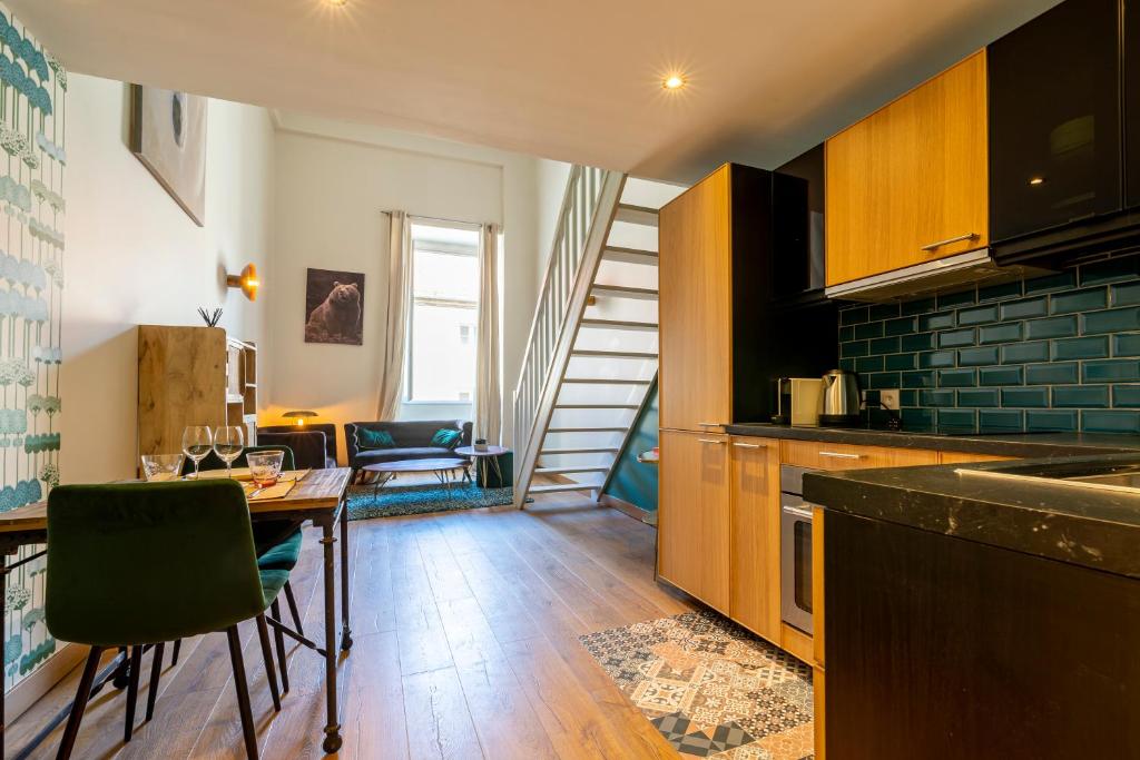 a kitchen with a table and a dining room at "L' Atelier de la Tour" - Centre Ville - Confort - Cosy -Relax in Dijon