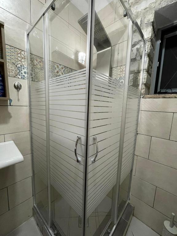 Koupelna v ubytování Stone Maisonettes
