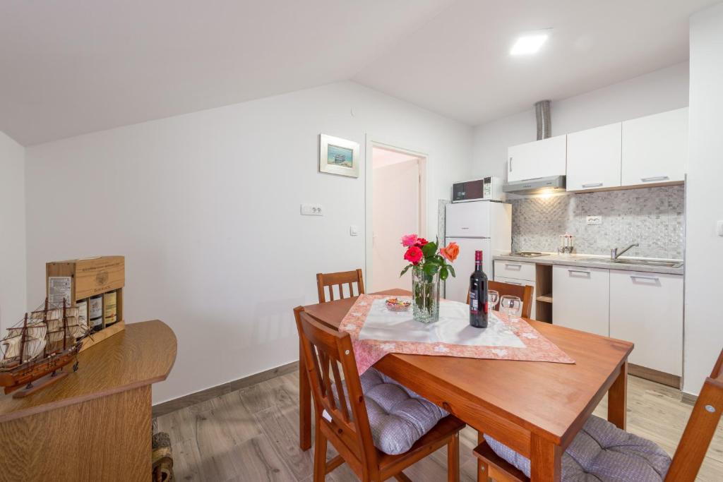 Kuchyňa alebo kuchynka v ubytovaní Apartments Vukelic