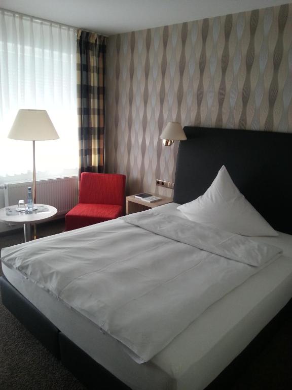 Postel nebo postele na pokoji v ubytování Hotel Quellenhof