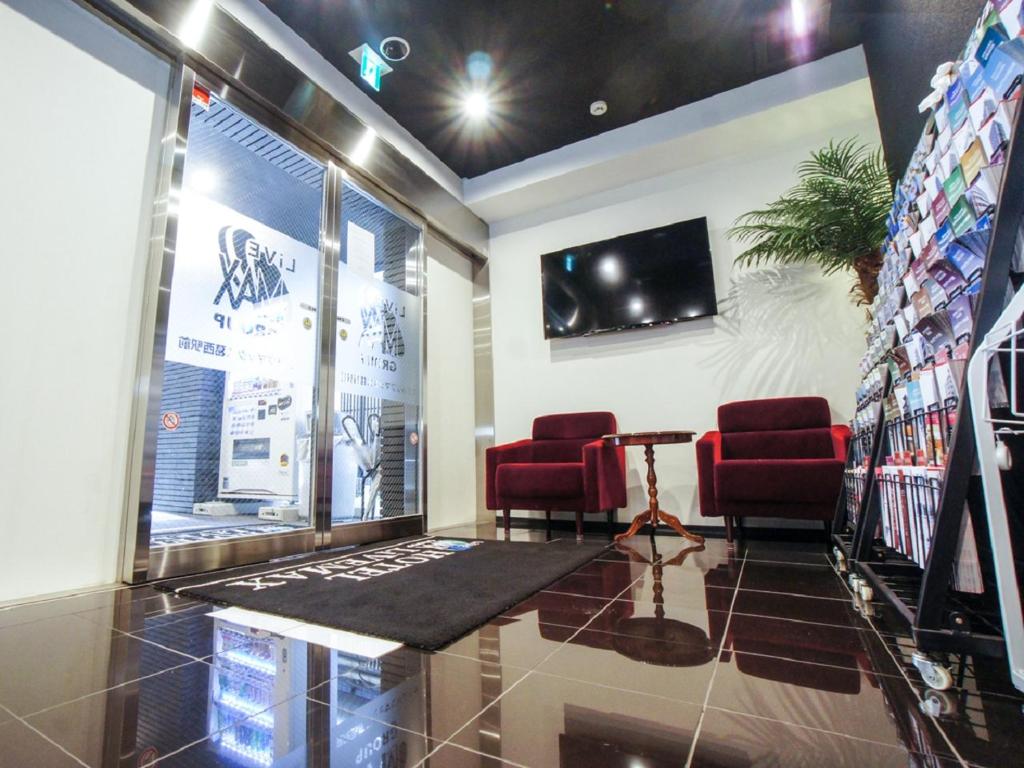 TV a/nebo společenská místnost v ubytování HOTEL LiVEMAX Kasai Ekimae