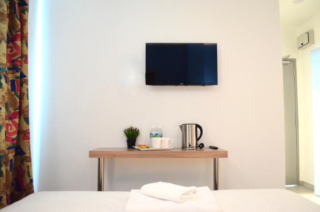 Postel nebo postele na pokoji v ubytování HOTEL ORKID PORT KLANG