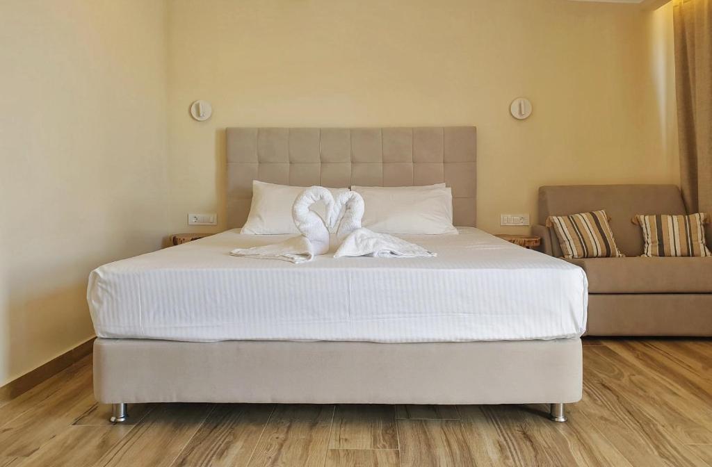 Postel nebo postele na pokoji v ubytování Paradise Hotel & Bar