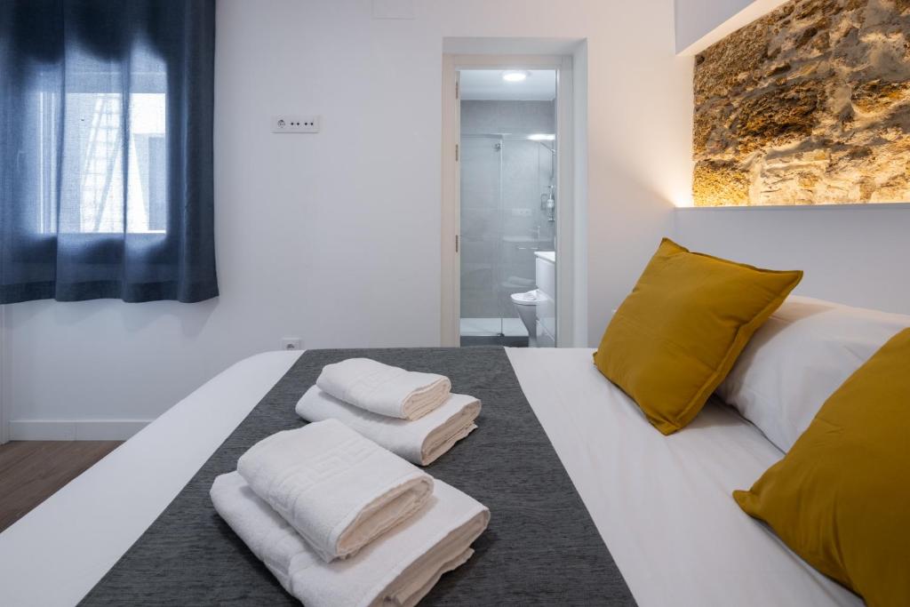 Posteľ alebo postele v izbe v ubytovaní El Sol & la Sal de Cádiz Little Apartments