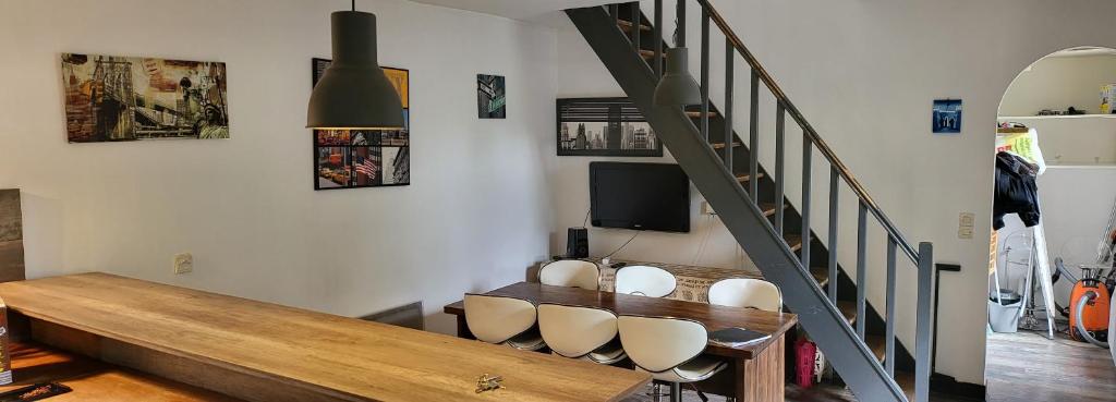 Fotografia z galérie ubytovania Grande OU petite maison sur 360m2 de jardin clos sans vis à vis v destinácii Gentilly