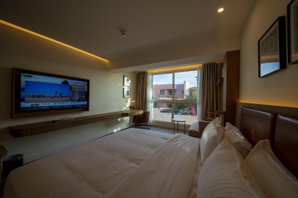 TV a/nebo společenská místnost v ubytování Luxotel Aqaba Beach Resort & Spa Only 15 years plus