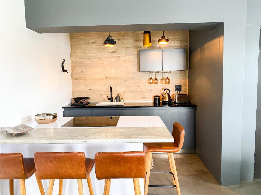 Stay On Main Plett - Contemporary 2-Bedroom Apartment - Image 14