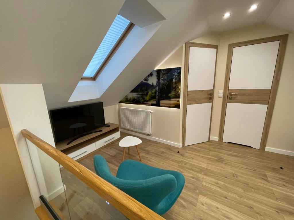 Televízia a/alebo spoločenská miestnosť v ubytovaní Apartamenty & Spa Stara Polana