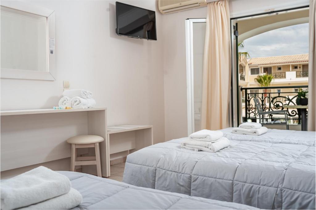 Posteľ alebo postele v izbe v ubytovaní Zante Atlantis Hotel