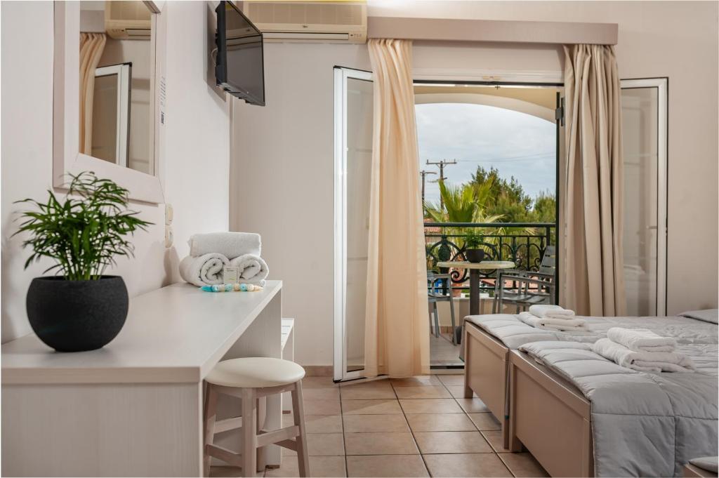 Posteľ alebo postele v izbe v ubytovaní Zante Atlantis Hotel