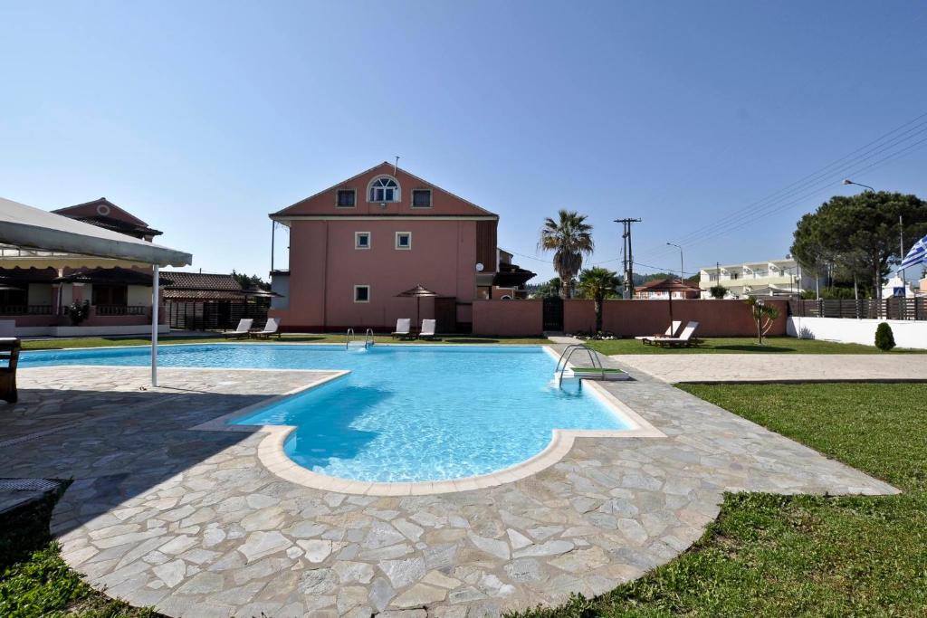 Bazén v ubytování Louvros Studios Sidari Corfu nebo v jeho okolí
