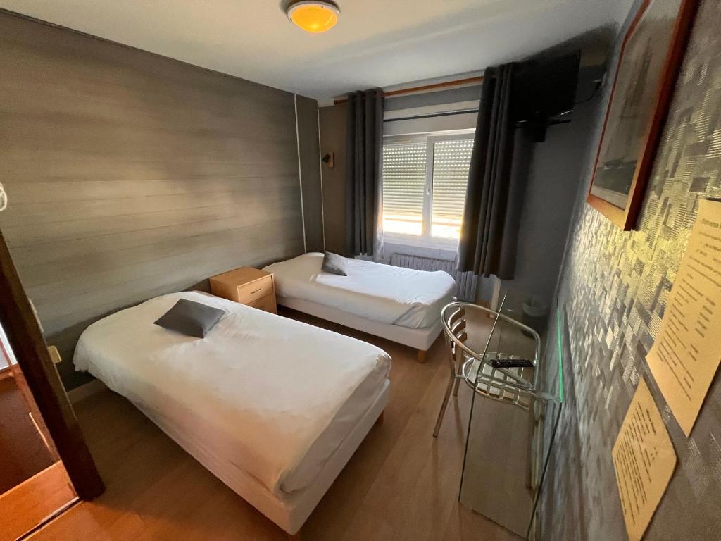 Postel nebo postele na pokoji v ubytování Hôtel des îles
