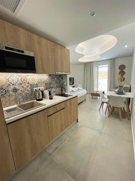 Kuchyňa alebo kuchynka v ubytovaní Chic Centre Suites Athens