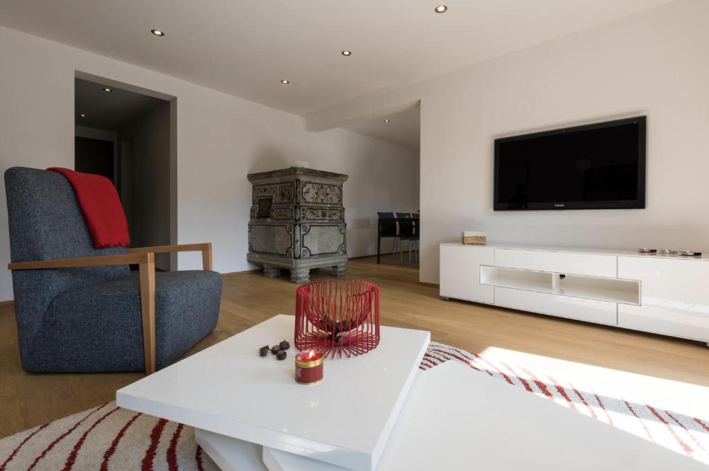 TV a/nebo společenská místnost v ubytování Zer Treichi Appartements