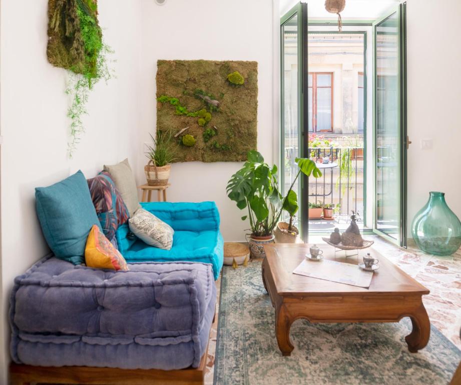 A seating area at A Calata