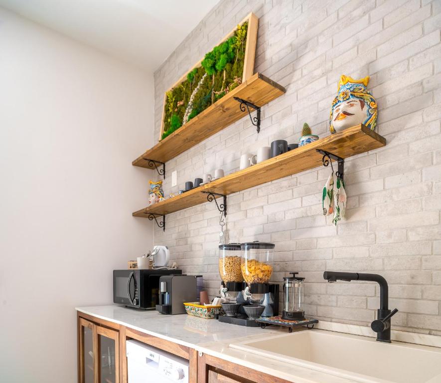 A kitchen or kitchenette at A Calata