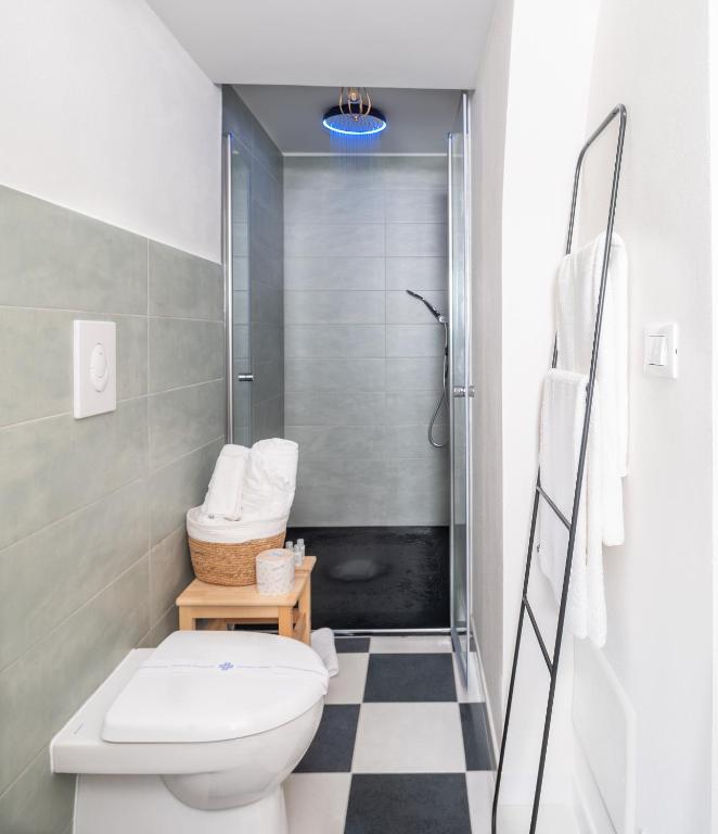 A bathroom at A Calata