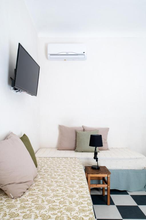 A television and/or entertainment centre at A Calata