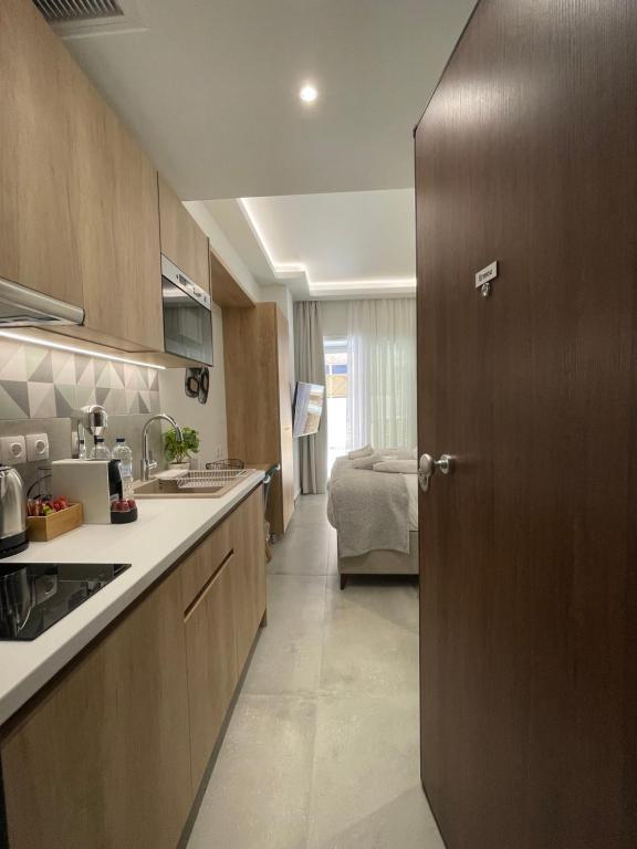 Kuchyňa alebo kuchynka v ubytovaní Chic Centre Suites Athens