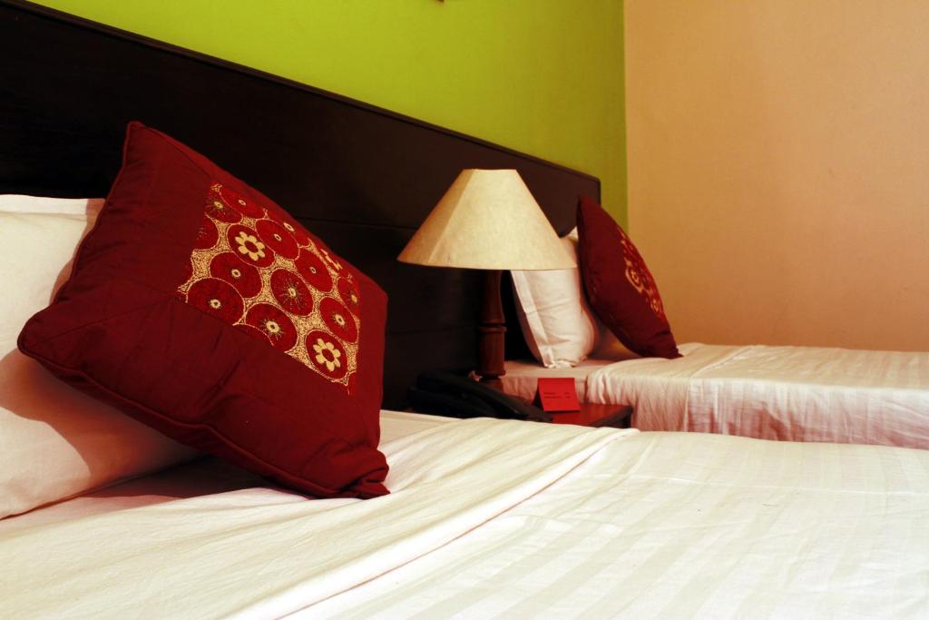 Postel nebo postele na pokoji v ubytování Cascade Hotel
