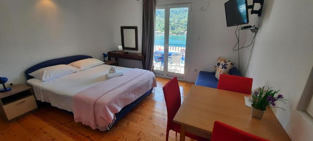 Łóżko lub łóżka w pokoju w obiekcie Apartments Lampalo