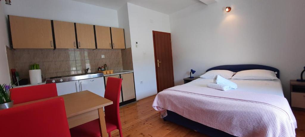 Łóżko lub łóżka w pokoju w obiekcie Apartments Lampalo