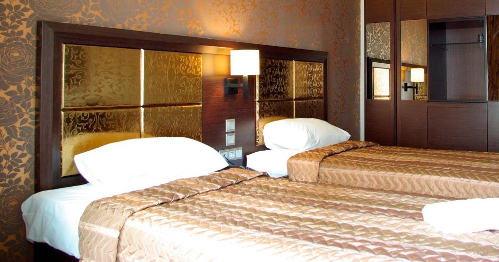 Postel nebo postele na pokoji v ubytování Dion Hotel