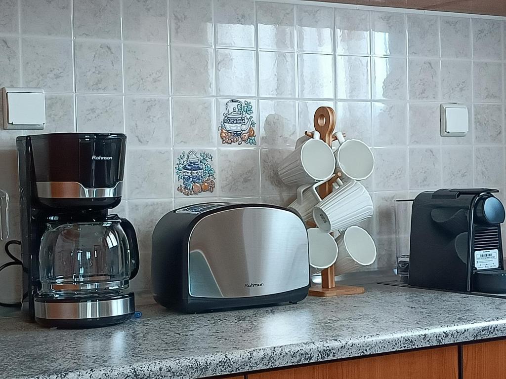 Príslušenstvo na prípravu kávy alebo čaju v ubytovaní Sea view Pine house