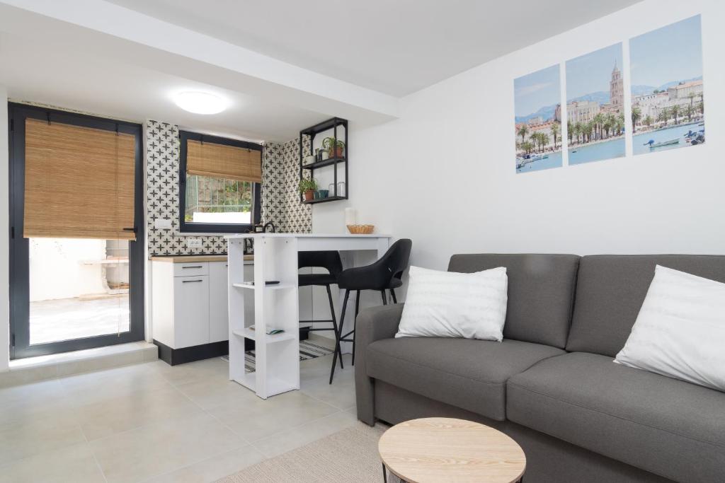 STUDIO TINA in centar with parking