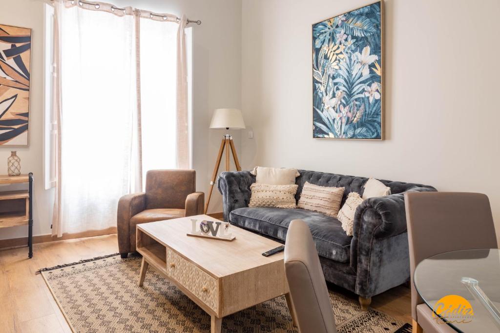 Tailor's Home by Cadiz Time