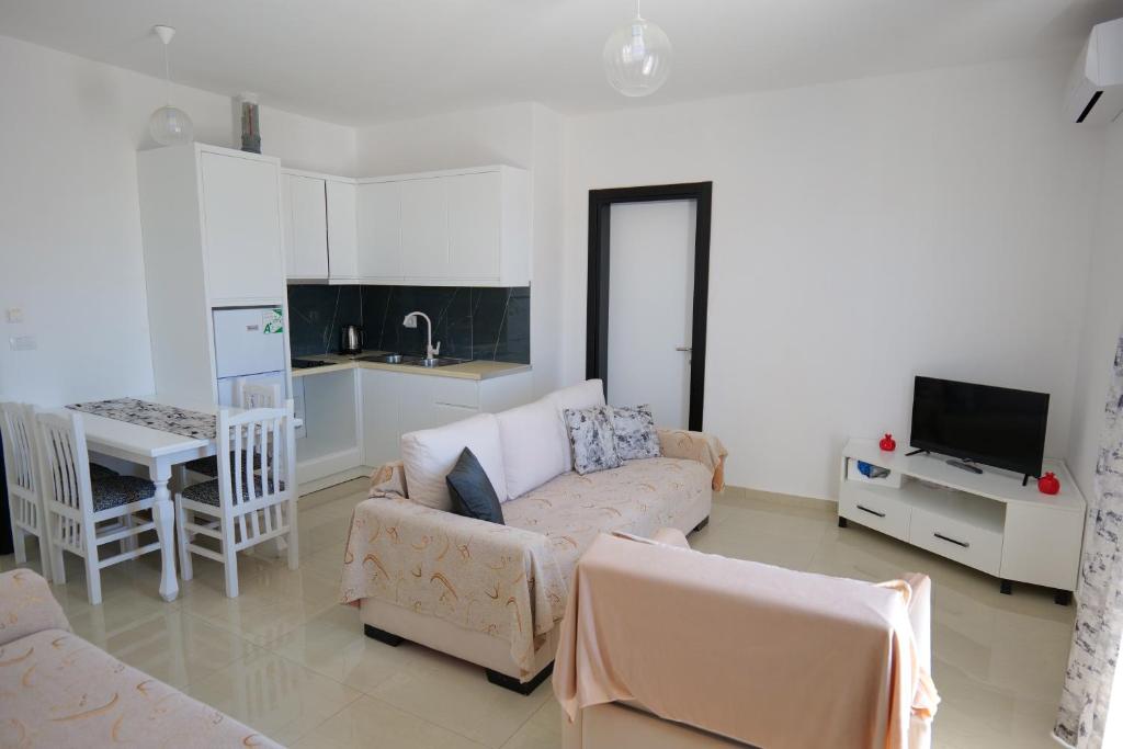 Vila Xhafa - Image 2