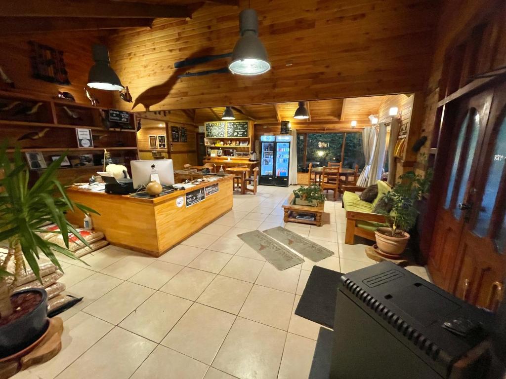 a large living room with acomputerasteryasteryasteryasteryasteryasteryasteryasteryastery at Hostal Pucon Sur in Pucón