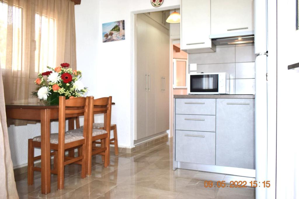 A kitchen or kitchenette at Istron MiraBella Villas