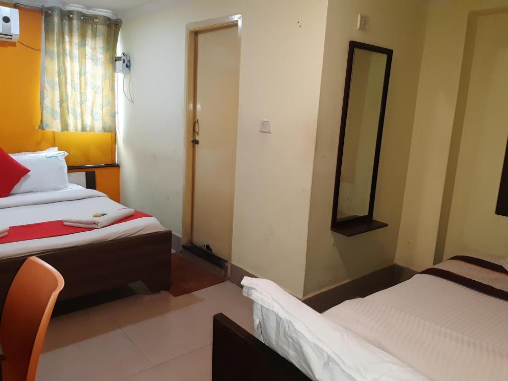 Postel nebo postele na pokoji v ubytování Hotel Akash inn